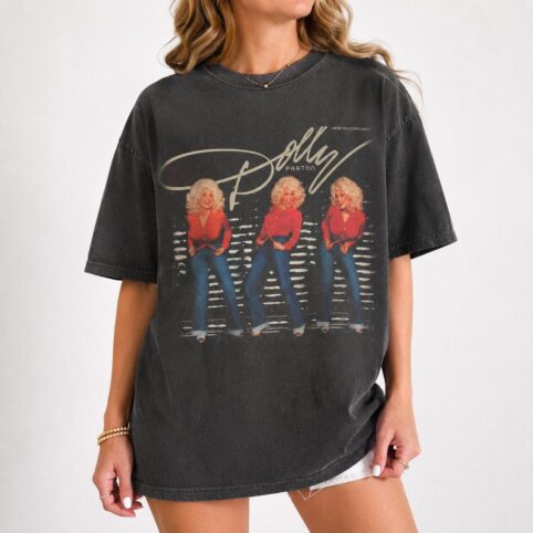 Vintage Dolly Parton Secrets - You’re Good At Keeping Secrets Graphic Tee